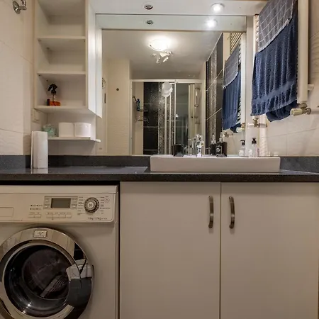 Bosphorus View - Location - Spacious 1 Bedroom - Elevator Istambul