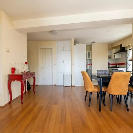 Bosphorus View - Location - Spacious 1 Bedroom - Elevator דירה